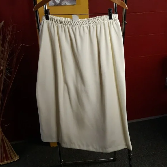 Halmode Plus Cream Suit - Picture 7 of 7